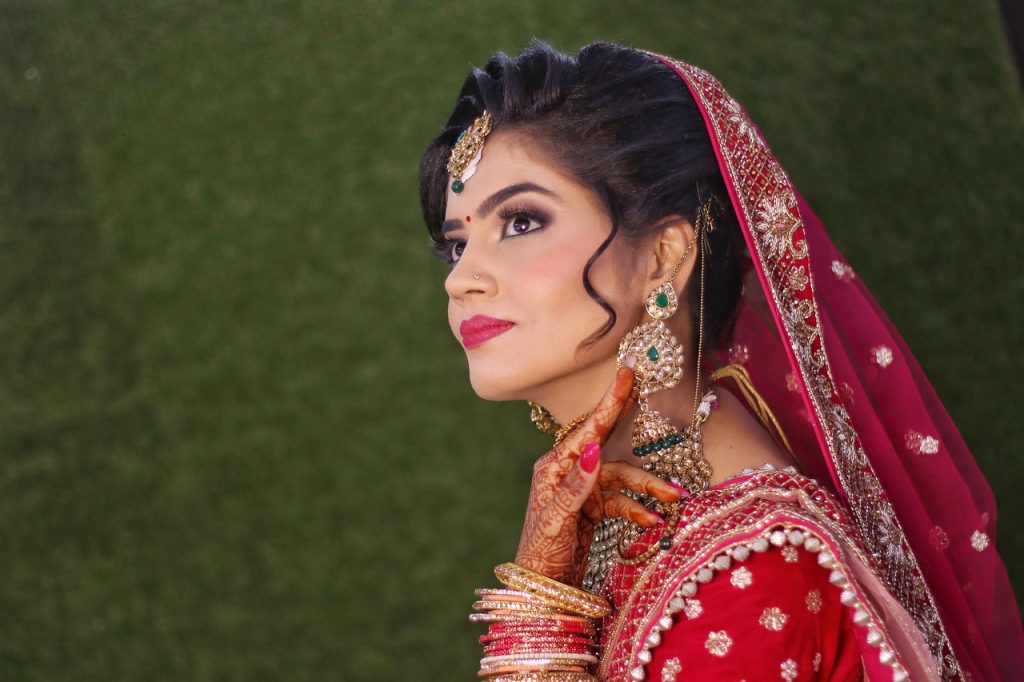 discover expert bridal makeup tips and inspiration for your special day. find the perfect bridal look, makeup products, and application techniques to ensure you feel beautiful and confident on your wedding.
